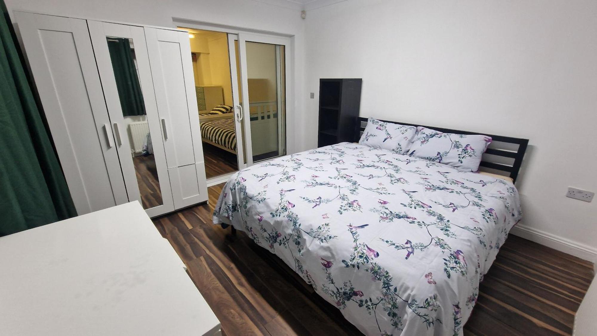 Comfort Sleep - Rooms With Shared Facilities Windsor Exterior photo