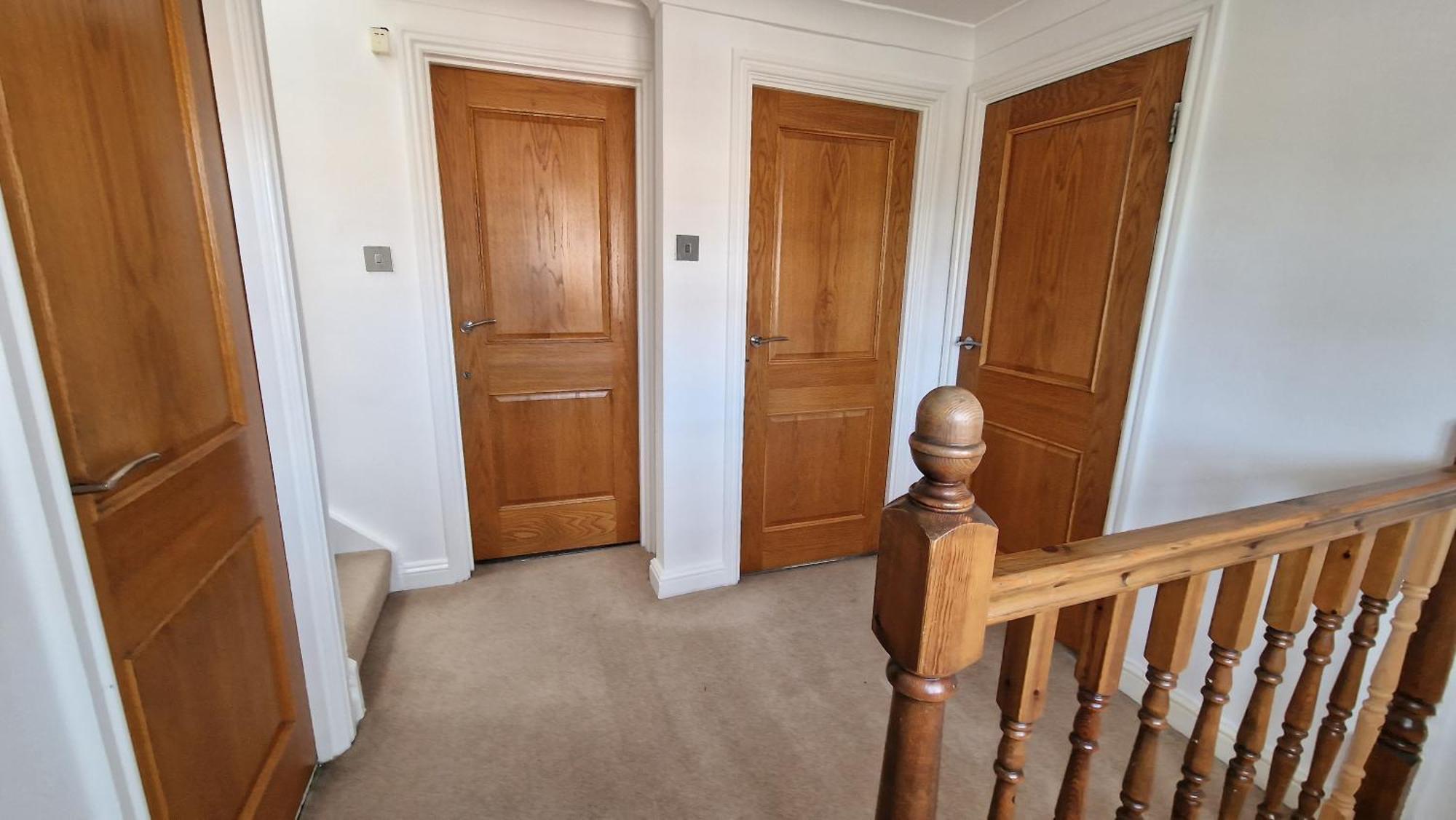 Comfort Sleep - Rooms With Shared Facilities Windsor Exterior photo